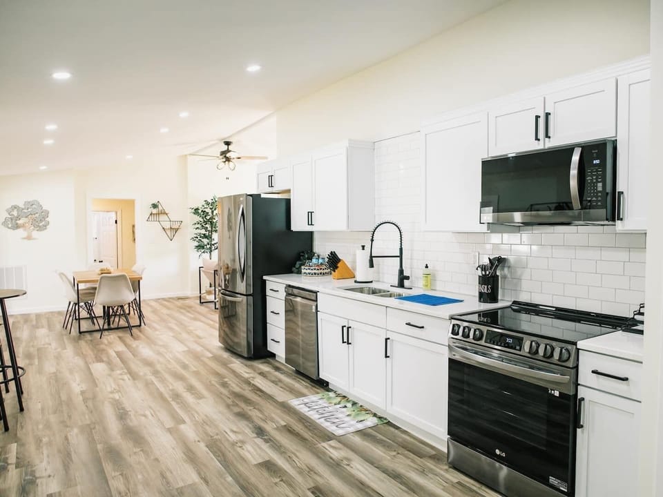 Spacious, fully loaded kitchen provides everything you might need to make mealtimes easy.