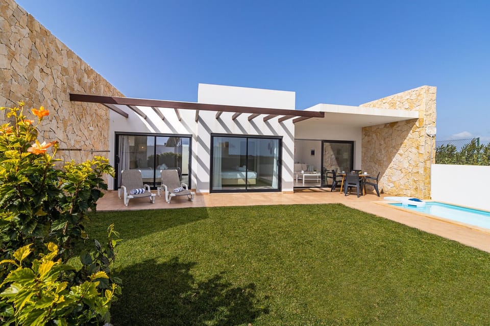 Rear terrace with stone walls and loungers — Villa Alcione, holiday villa in Vila do Bispo