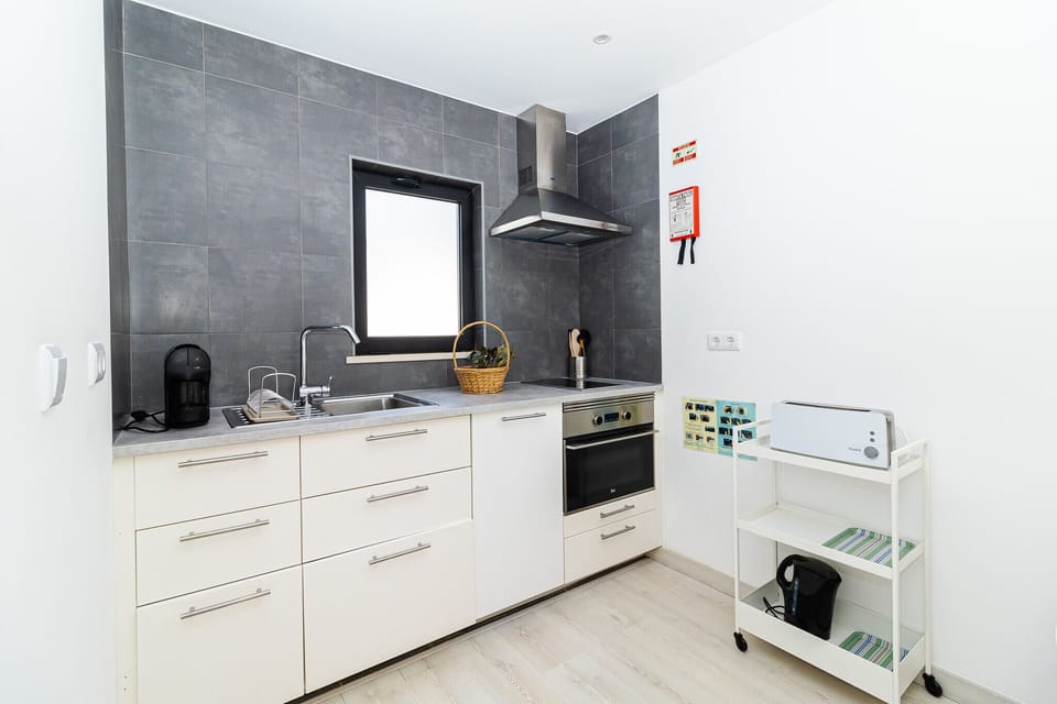 Modern kitchen with grey tile backsplash and stainless steel appliances — Villa Alcione, holiday villa in Vila do Bispo