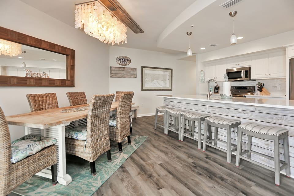 Dining Area & Bar Seating