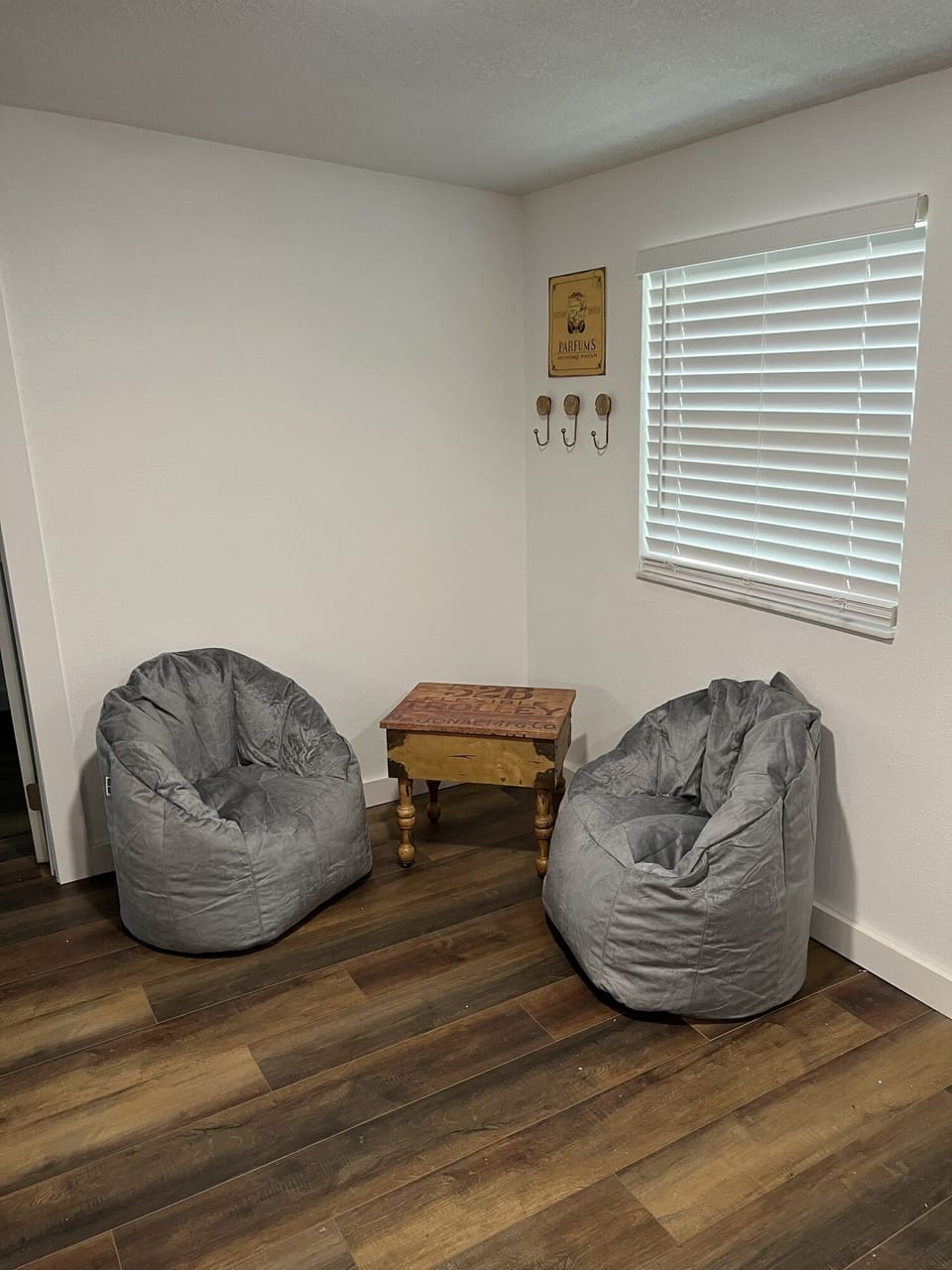 Cookies Cottage Sitting area