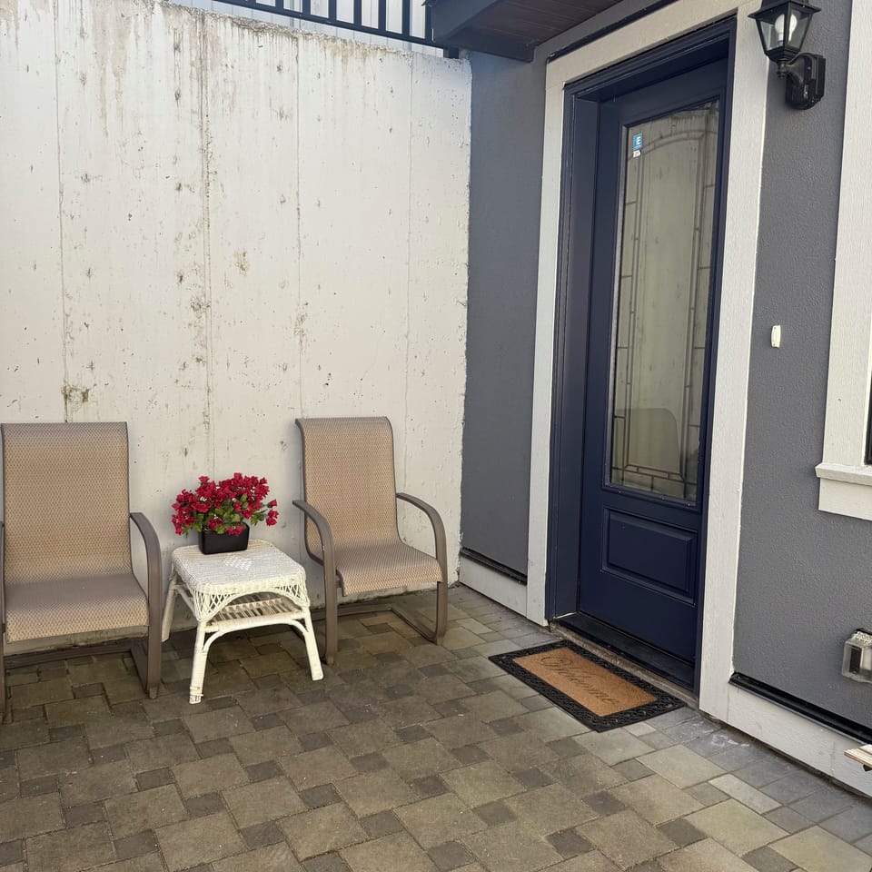 Suite entrance from sunken deck and sitting sets.