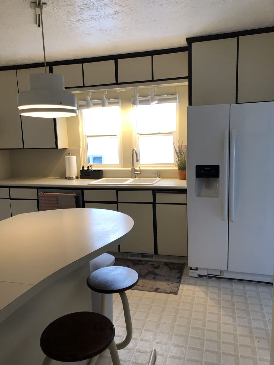 Full kitchen with plenty of counter space!
