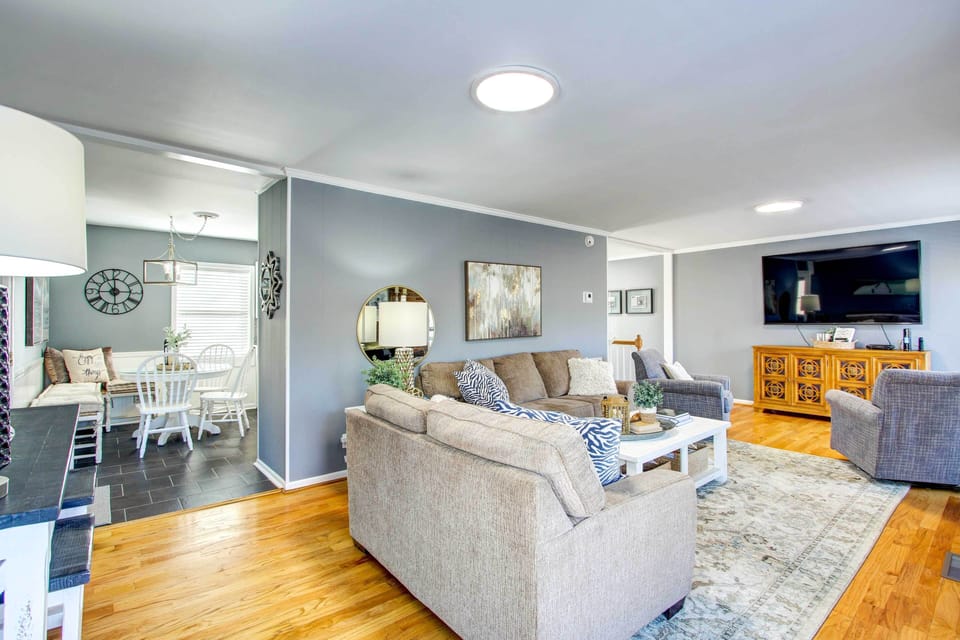 Florence Vacation Rental | 4BR | 2BA | Step-Free Entry | 2,794 Sq Ft