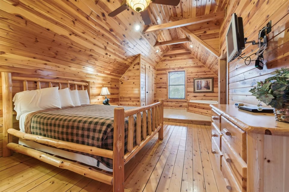 upperlevel-bedroom-_kjh9213