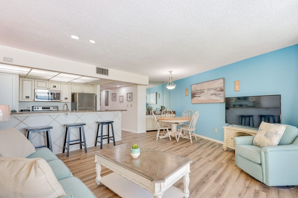 Interior | Open Floor Plan | Free WiFi | 8th-Floor Condo | Elevator