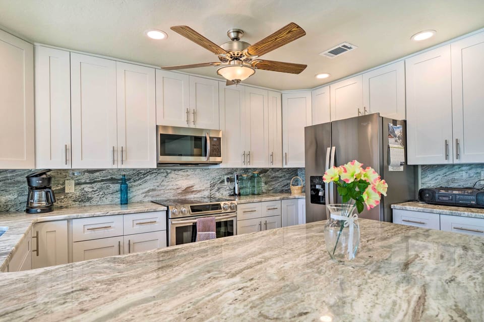 Kitchen | Breakfast Bar | Dishwasher | Cooking Basics