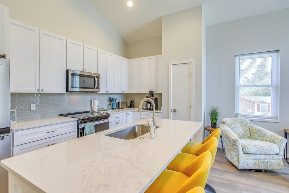 Full Kitchen | Cooking Basics | Dishwasher | 2nd Floor