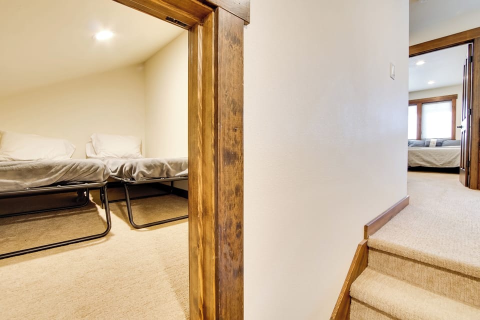 Bunker | 2 Twin Cots (Suitable for Children)