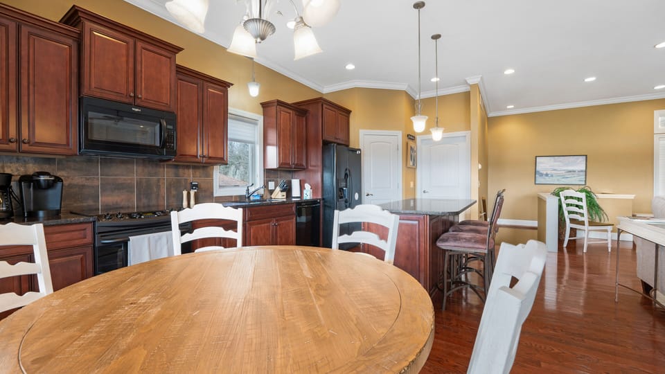 A great dining area that seats 6 with 3 more barstools at the island!