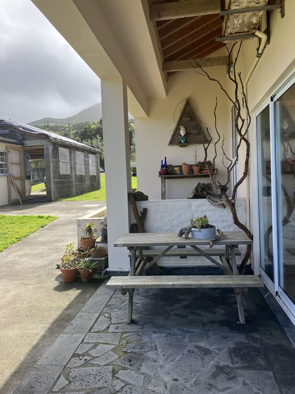 Side patio 
