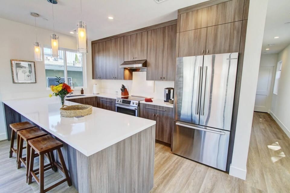 Beautiful Kitchen, dish washer, large refrigerator, stove.