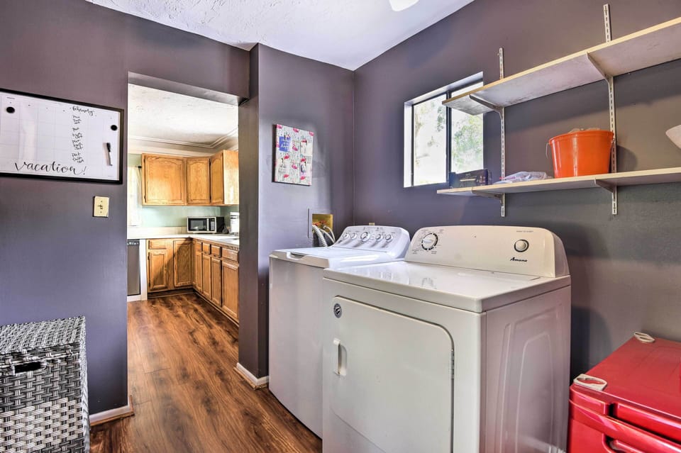 Washer & Dryer | Linens Provided