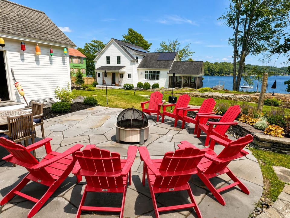 Enjoy the firepit with family and friends