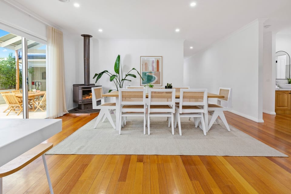 Dining area/Fireplace