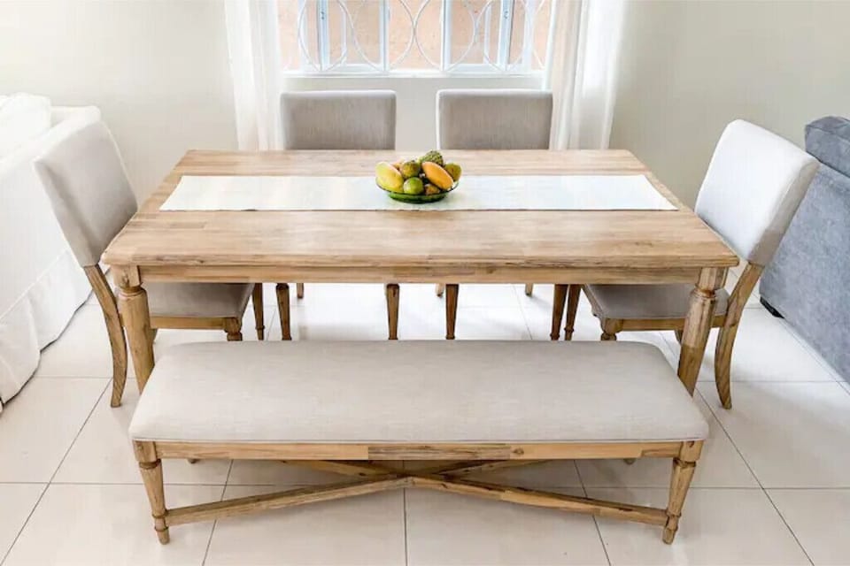    Dining table for 7