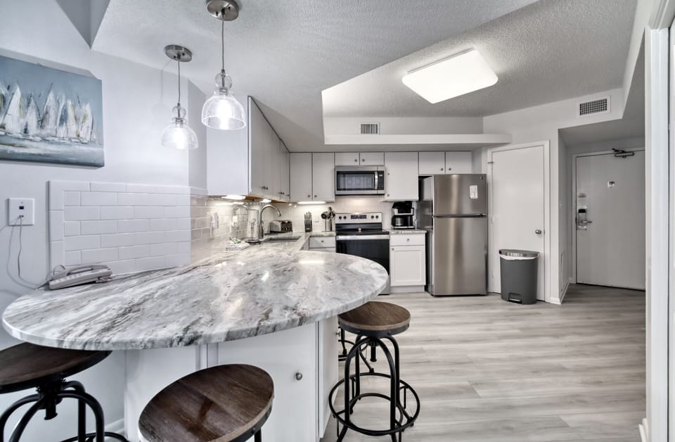 Summer House 805A. 3 Bedroom 2 bathroom, sleeps 10. Managed by Island Rentals.