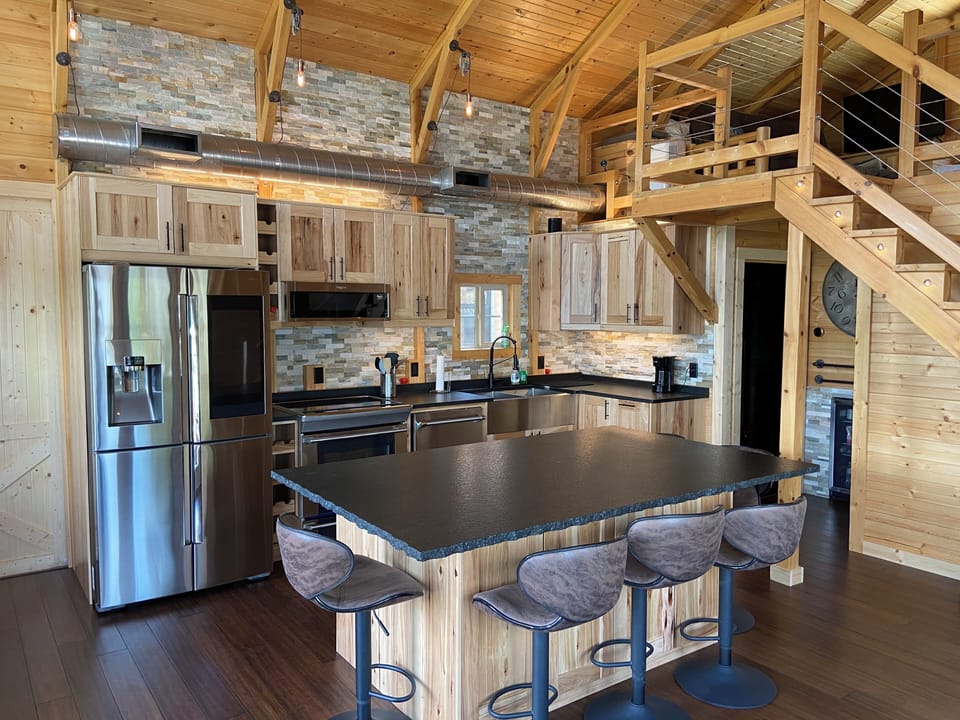 Well equipped kitchen with high end appliances
