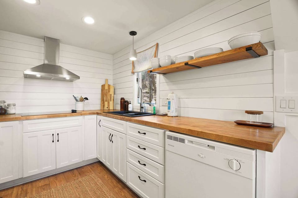 Cook up enchanting moments in our flawlessly clean kitchen, surrounded by the tranquil charm of Beech Mountain. 🏡🍲