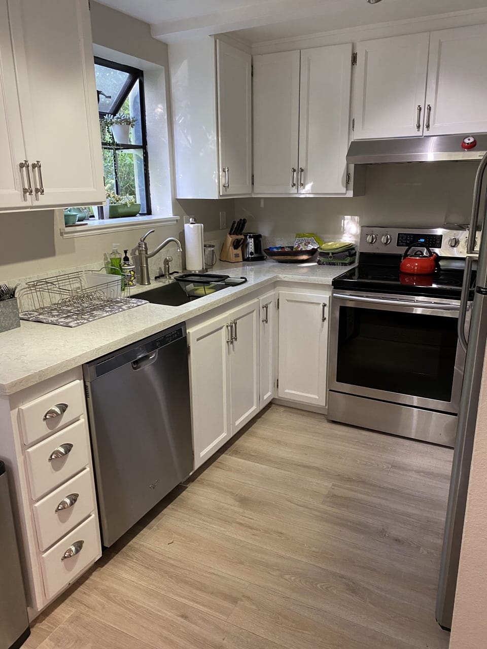 Full well equipped kitchen.