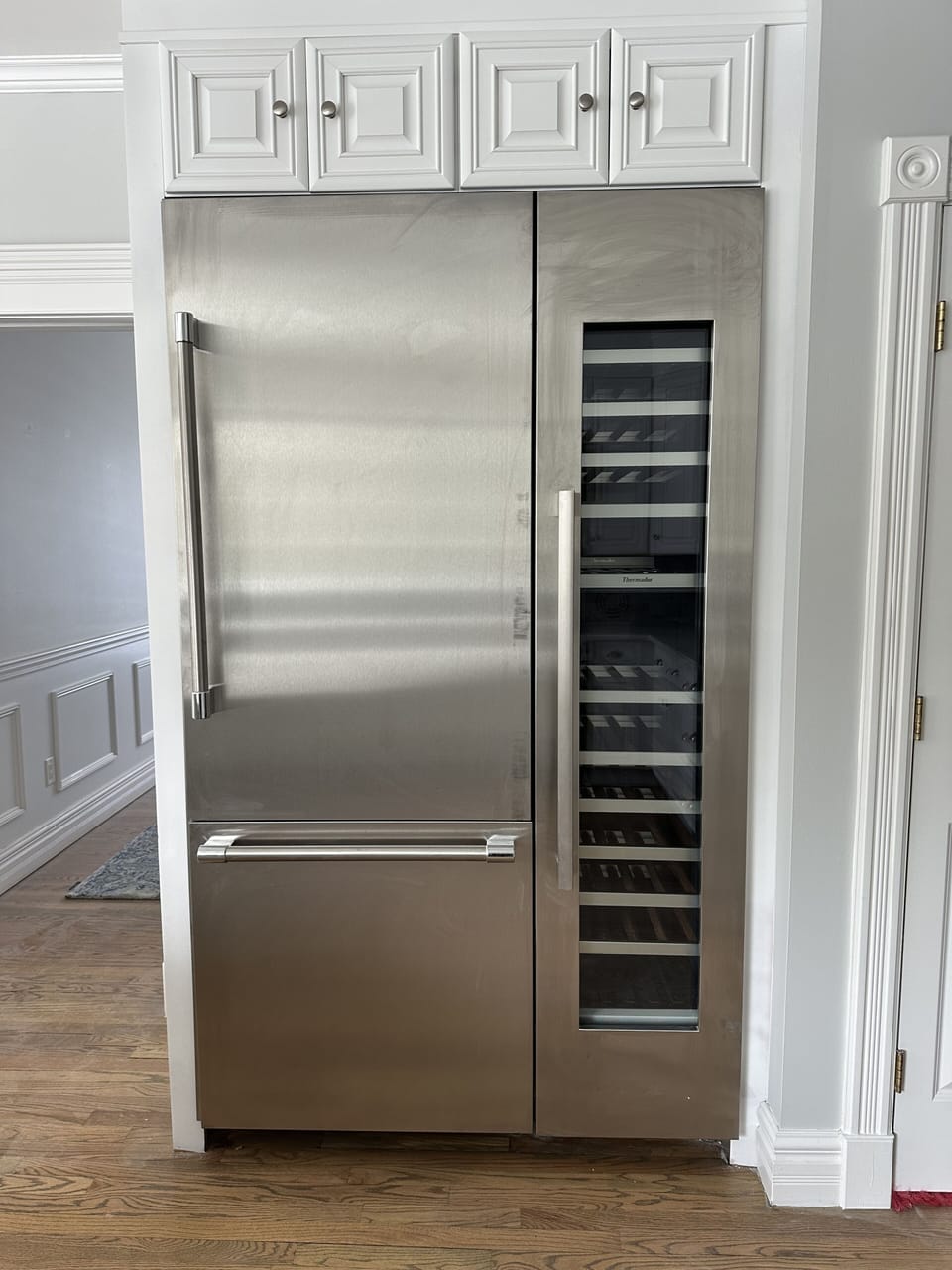 Stock all of your food in this Viking refrigerator with wine chiller ! 