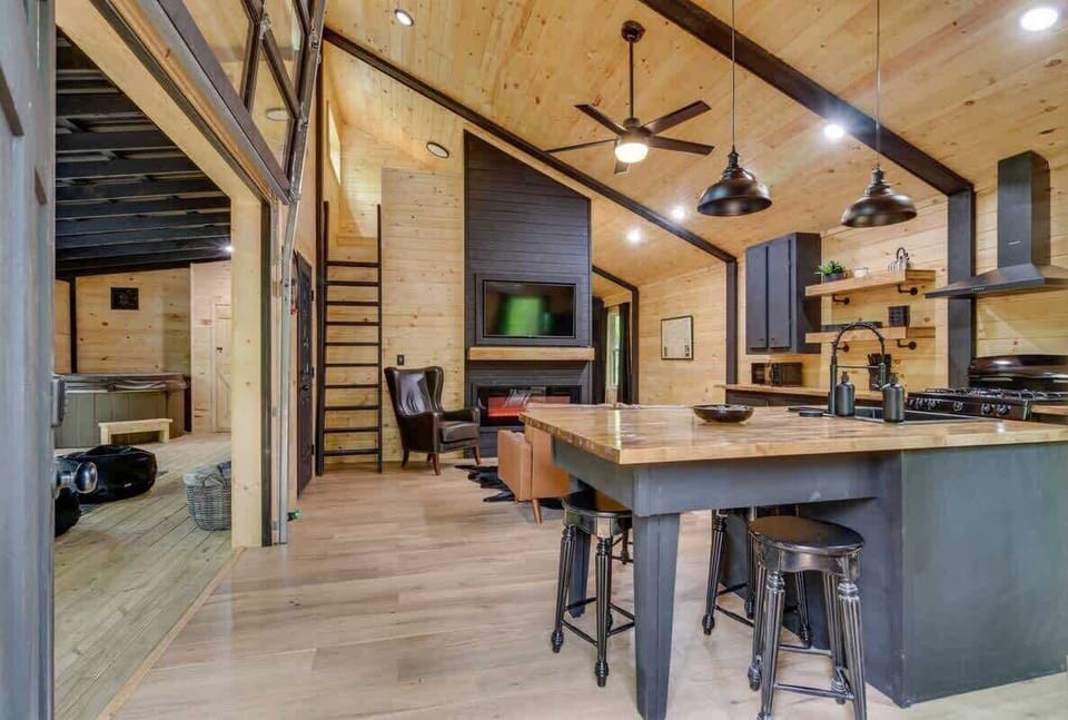 Bright and airy with modern decor, enjoy meals and relaxation in style!