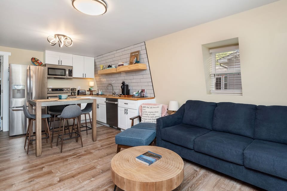Living Area / Kitchen Eat-in - 1st Floor West