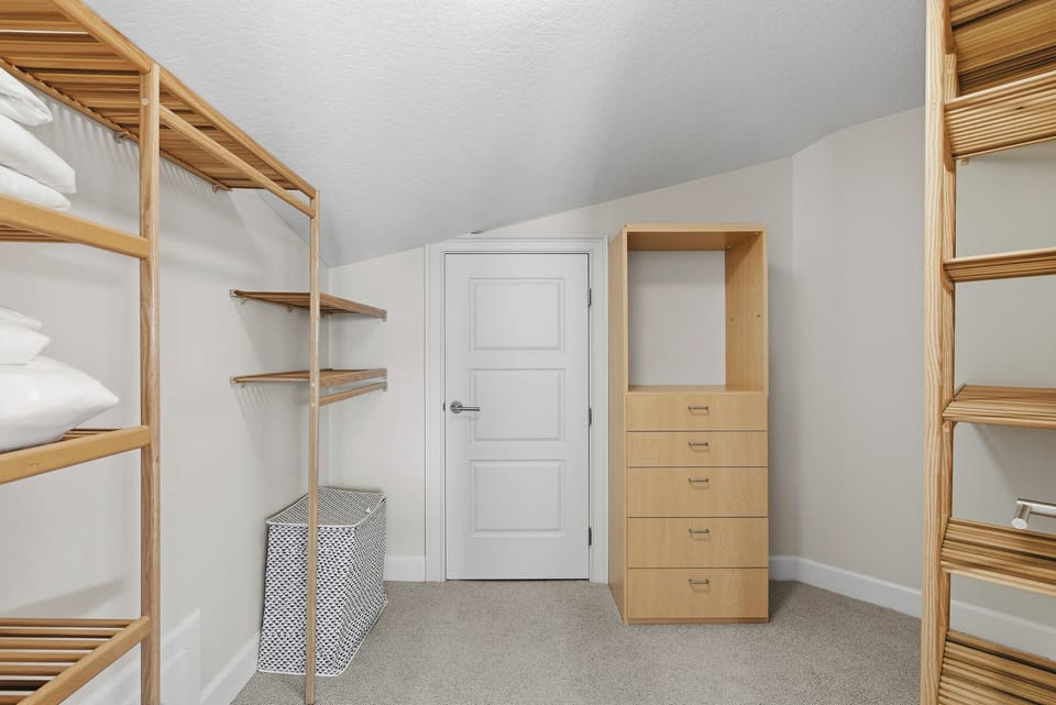 2 Queens Walk In Closet-Upstairs