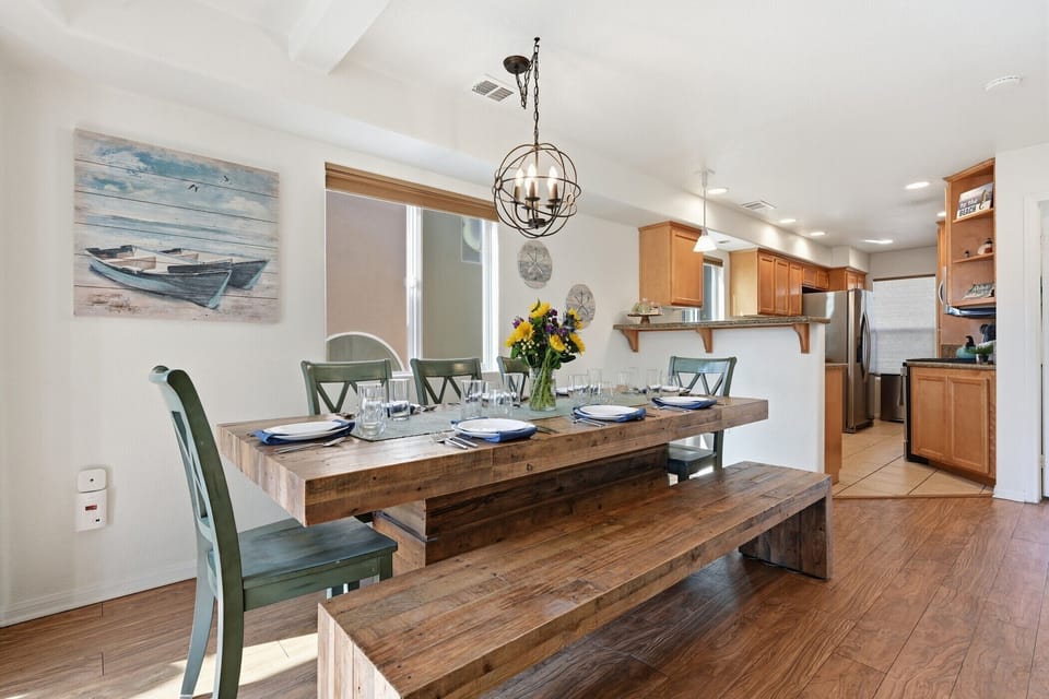 Dining area off the kitchen