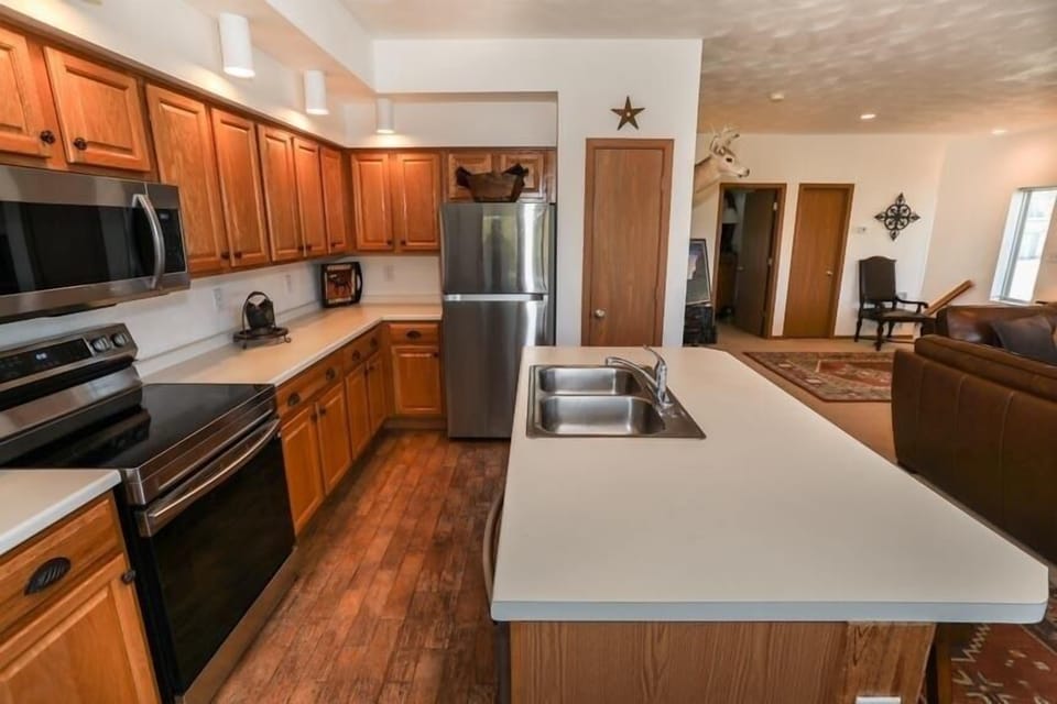 Indoors, Refrigerator, Microwave, Oven, Kitchen