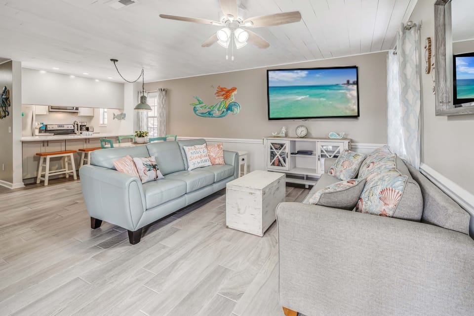 Living area & kitchen form a spacious, unified area where everyone can gather
