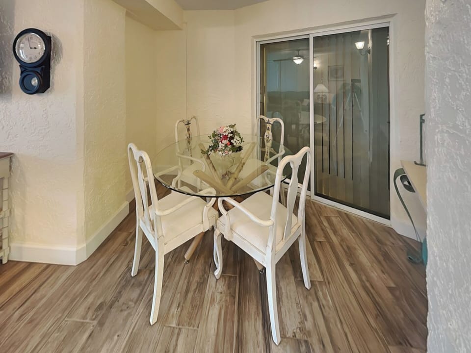 Second Dining Area - Seating for Four