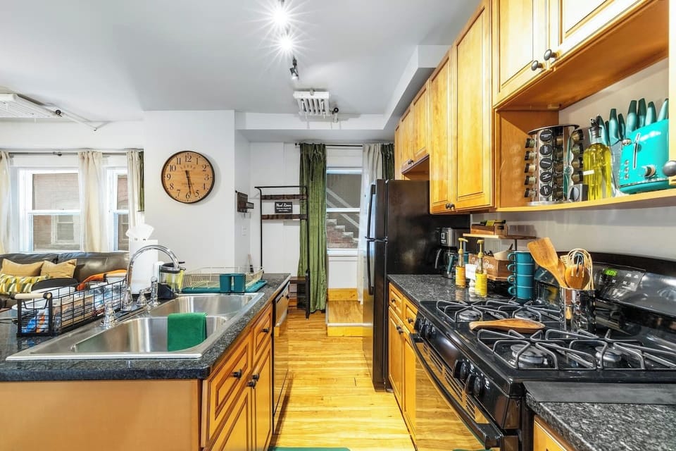 Show off your culinary skills in our well-designed kitchen that offers everything you need to prepare a fantastic meal for your family and friends.