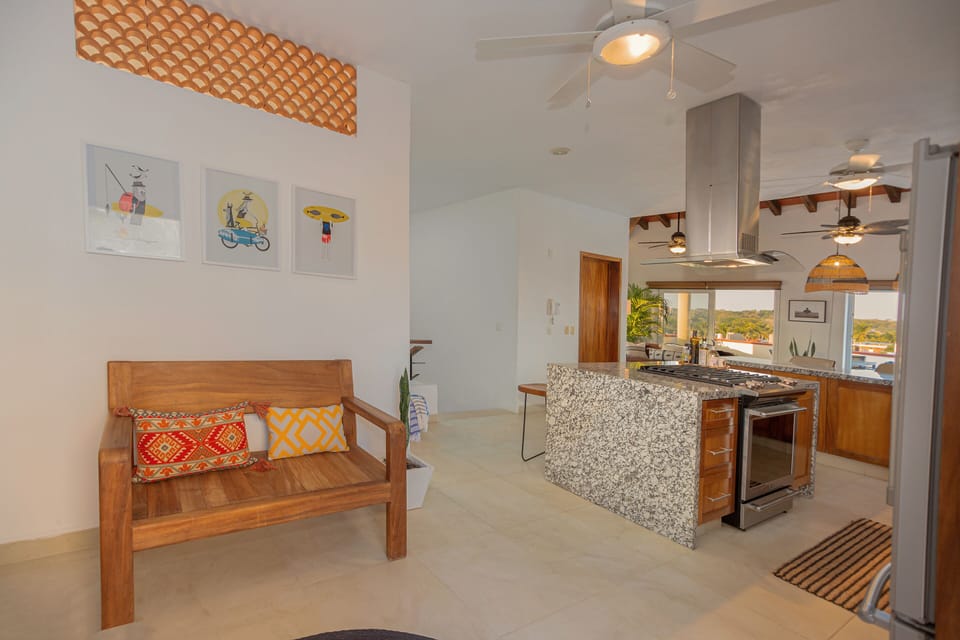 Entrance to the PH/5th floor-bathroom/Azul bedroom to the left!