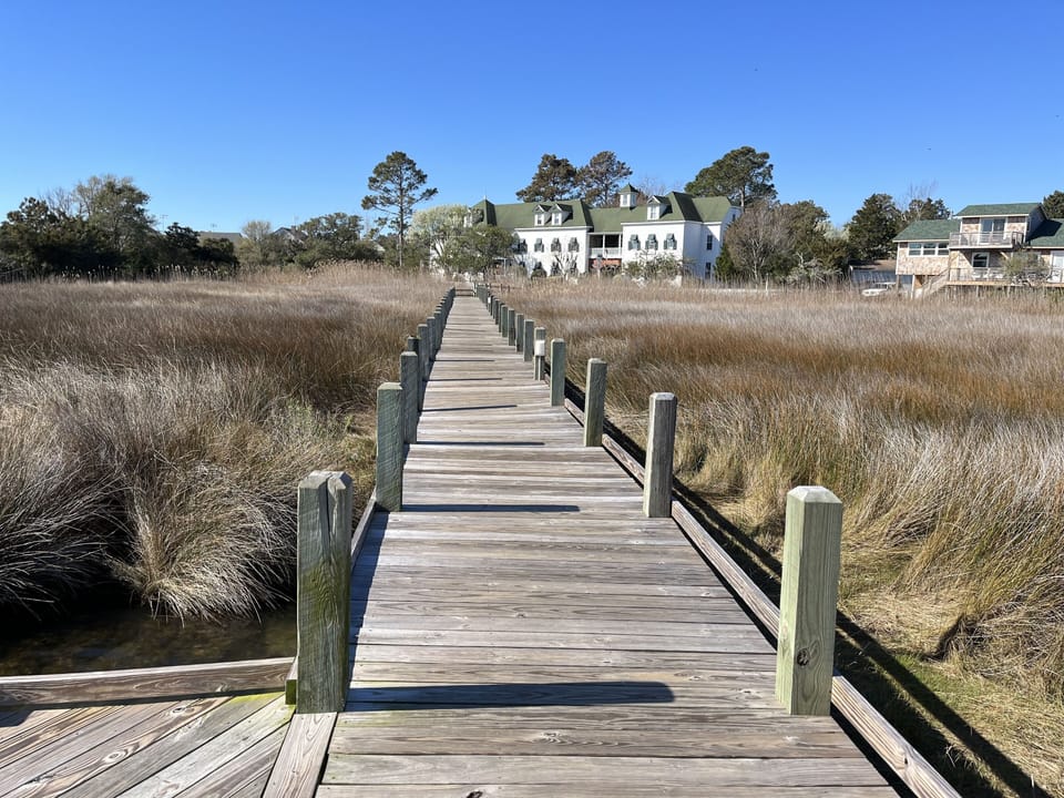 Downtown boardwalk around Roanoke Sound 