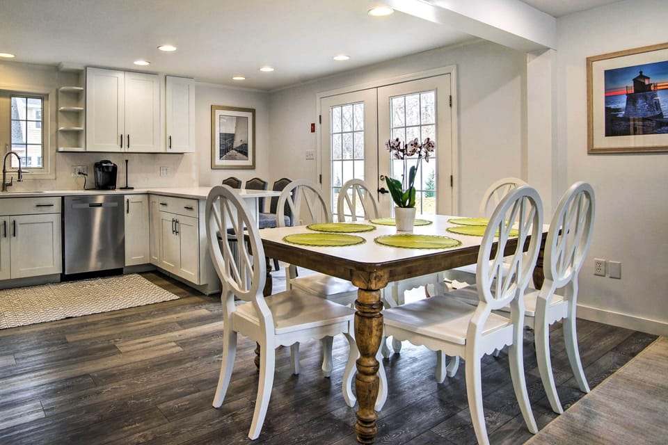 Dining Area | Dishware & Flatware