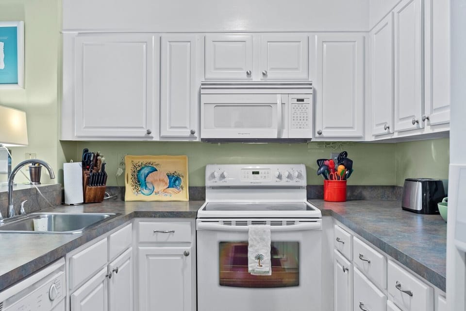 Kitchen - Additional View