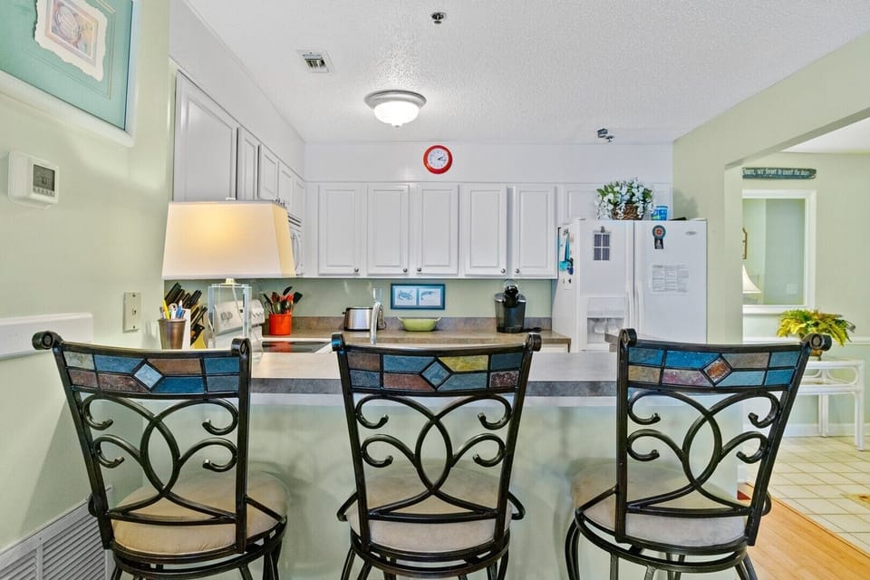 Extra Dining Space at Bar
