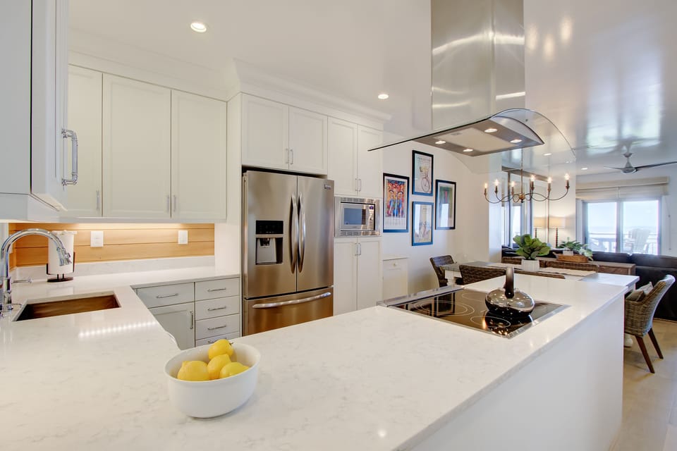 Gourmet kitchen with quartz counters