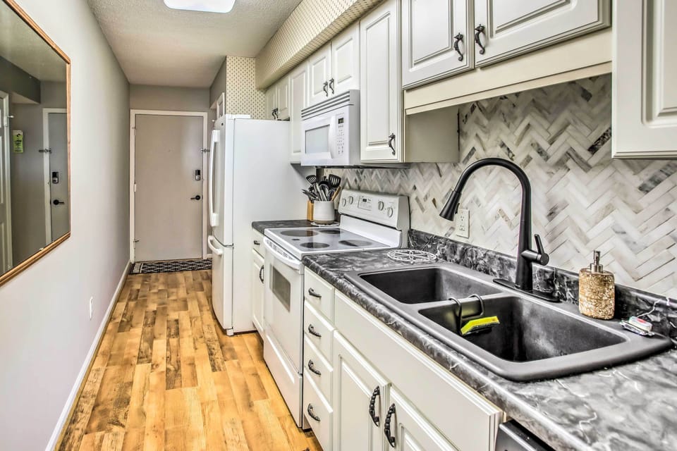 Kitchen | Blender | Coffee Maker | Cooking Basics | 700 Sq Ft