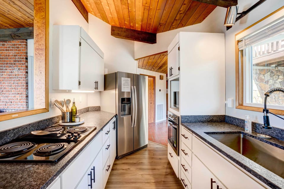 Kitchen | Blender | Microwave