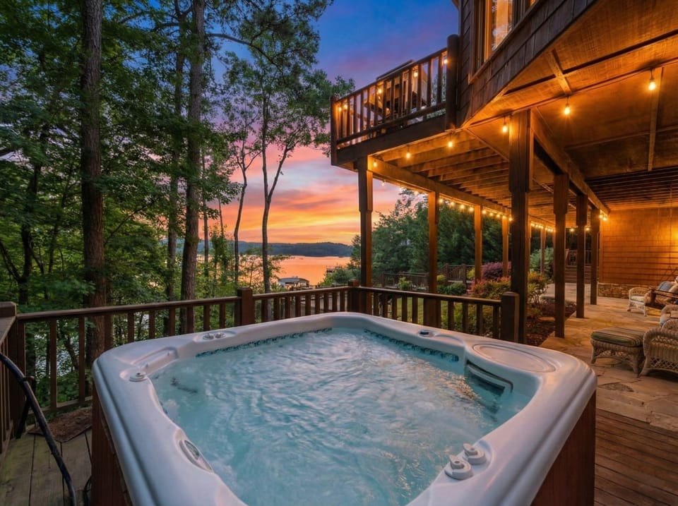 MedleySunsetCove-TwilightImages-HotTub