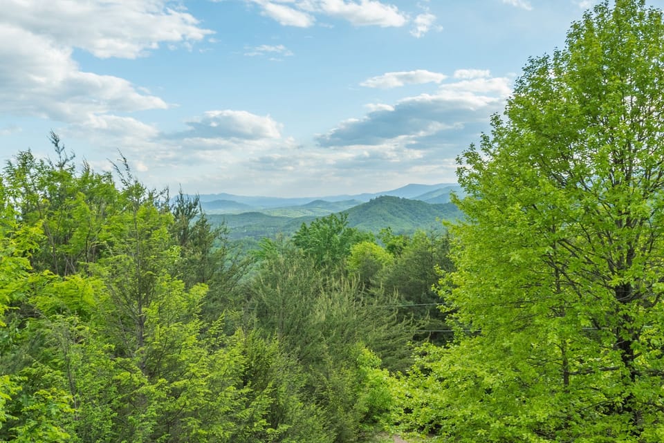 Breathtaking mountain views are yours at Summit Sunsets!