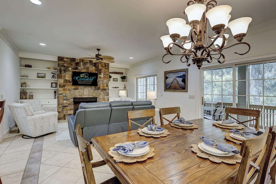 Kitchen table with 6 chairs