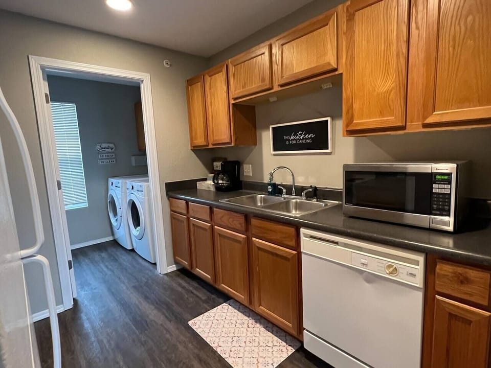Ready to dish out some serious fun in our kitchen sink! From washing up after a feast to impromptu midnight snack cleanups, this sink is the unsung hero of culinary escapades.
