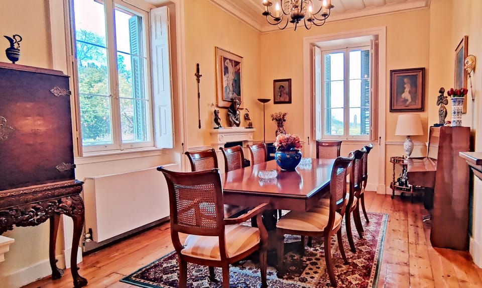 dinning room with a piano
