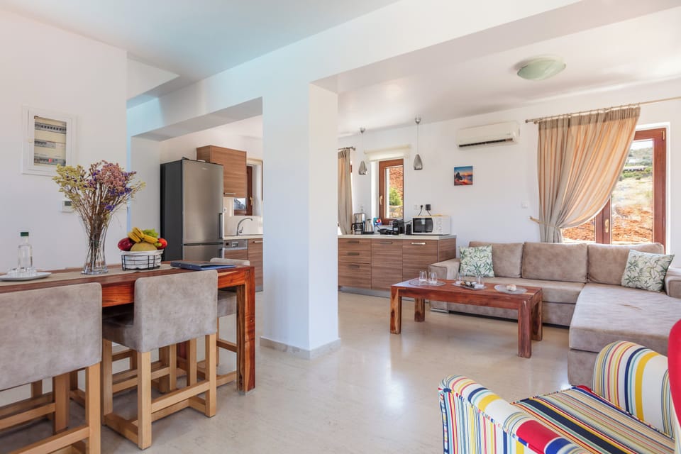 Open plan space consisted of the kitchen and seating area.