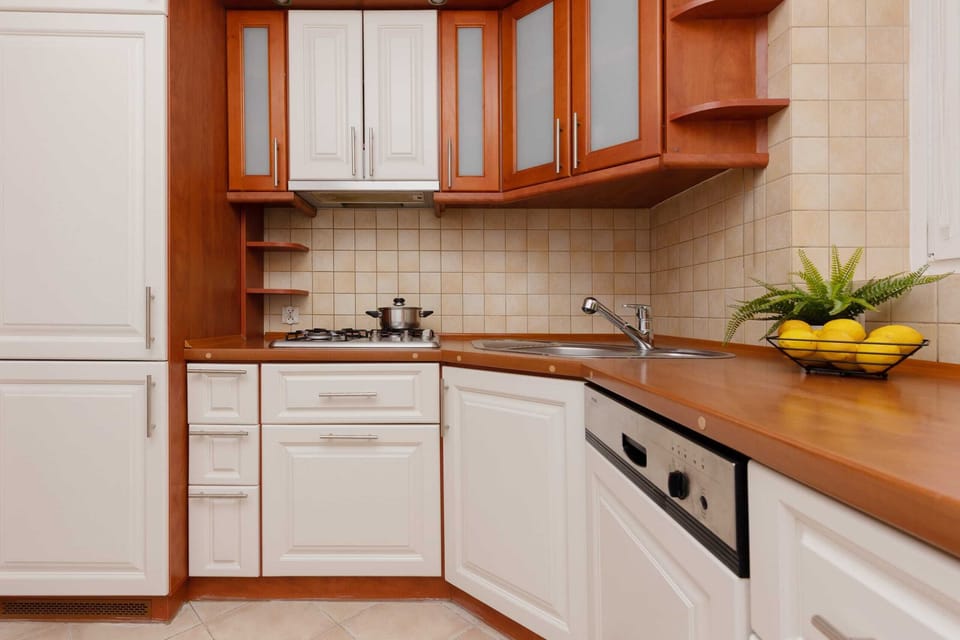 Modern, fully equipped kitchenette. 