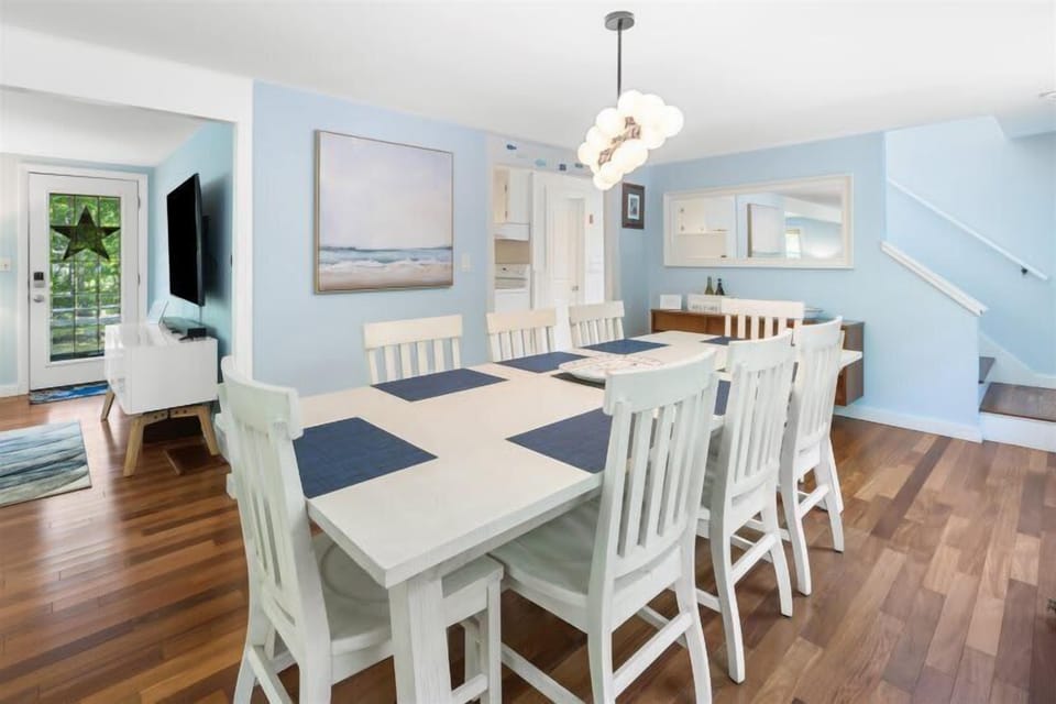 Comfortable dining for your family and friends