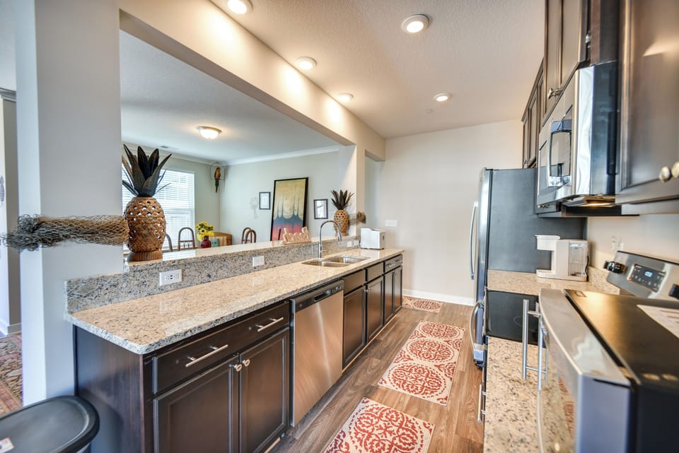 Kitchen | Dishwasher | Trash Bags & Paper Towels Provided